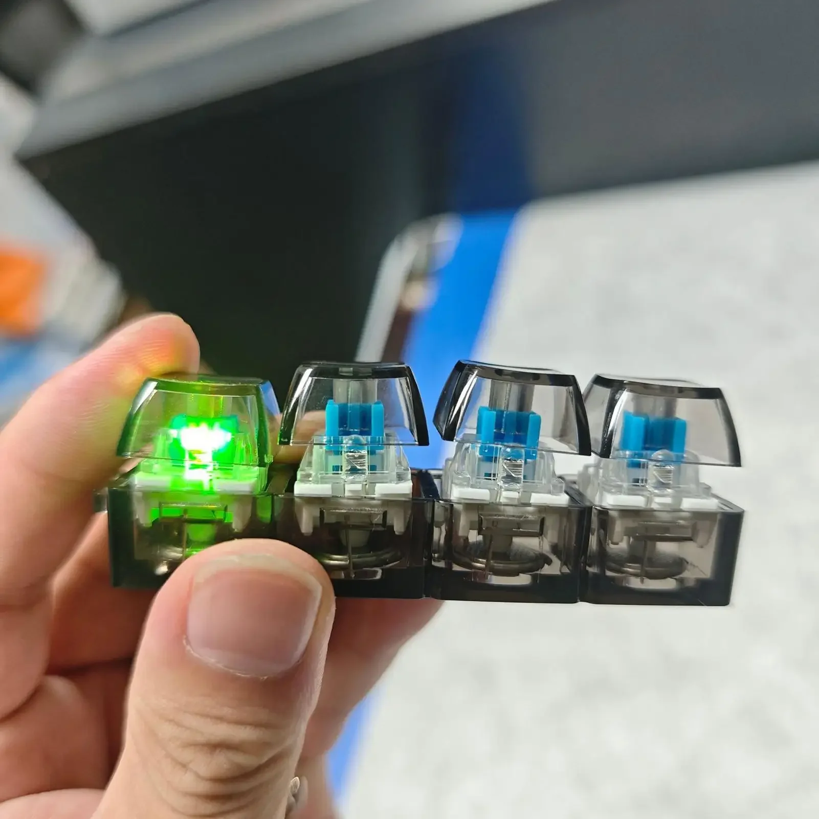1/2pcs LED 키보드 키캡 스트레스 릴리프 키체인 - Office Tech And Gadgets 리뷰 및 가격